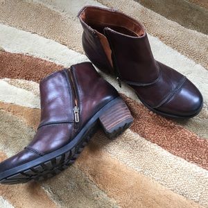 Pikolinos brown leather heeled booties